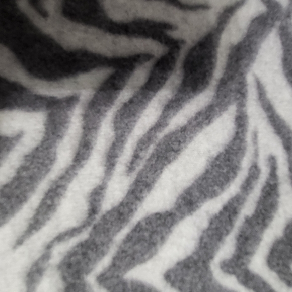 Antistar Zebra Print Pullover Sweater Size Large NWT - Picture 3 of 5